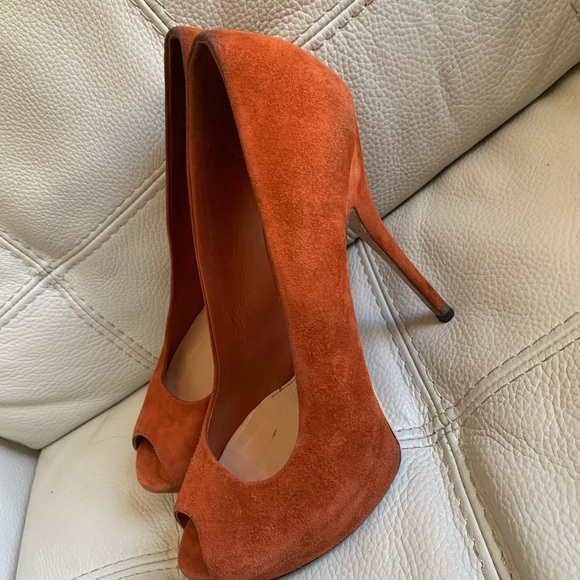 Orange Rust Suede Gold Interlocking Jennifer Classic Pumps 38,5 (7,5) - Picture 2 of 4